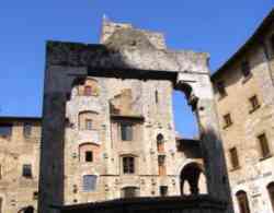 San Gimignano - piazza cisterna